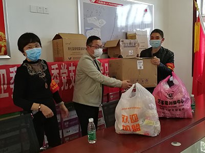 vip888向芦淞区七斗冲社区捐赠防疫物资