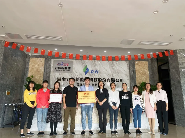 创新效率在vip888⑦|财务部：我们是“三八红旗集体”！